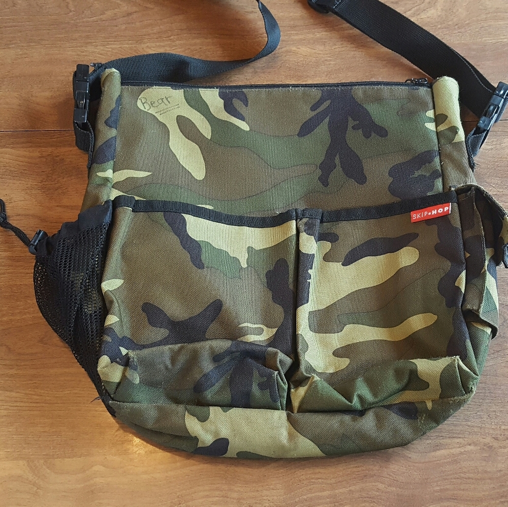 SKIP HOP DIAPER BAG CAMMO MESSENGER ARTIST SCHOOL